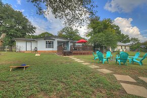 Elegant and Stylish Glenmoor Abode - 5 min to Town