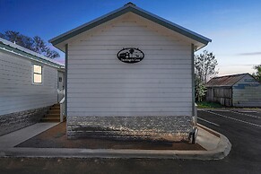 Gorgeous Cabin on Main-steps to Pacific War Museum