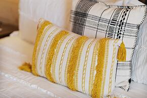 Gorgeous Cabin on Main-steps to Pacific War Museum