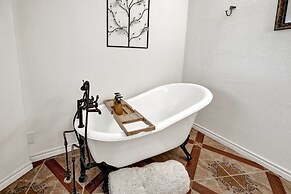 Geodesic Dome House W/cottage-hill Country Views!