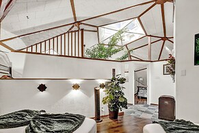 Geodesic Dome House W/cottage-hill Country Views!