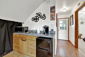 Geodesic Dome House W/cottage-hill Country Views!