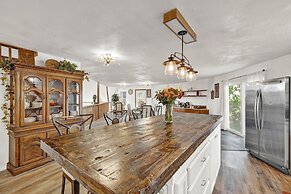 Geodesic Dome House W/cottage-hill Country Views!