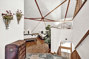 Geodesic Dome House W/cottage-hill Country Views!