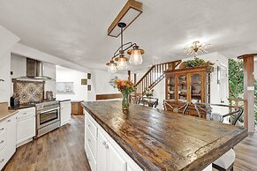 Geodesic Dome House W/cottage-hill Country Views!