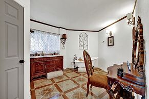 Geodesic Dome House W/cottage-hill Country Views!