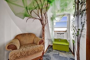 Geodesic Dome House W/cottage-hill Country Views!