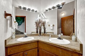 Geodesic Dome House W/cottage-hill Country Views!