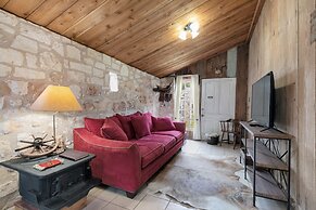 Gorgeous Barn Cabin 10min From Main St!