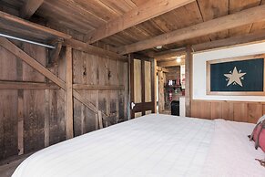 Gorgeous Barn Cabin 10min From Main St!