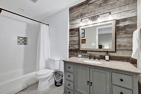 Gorgeous Home on Wine Trail With Fire Pit!