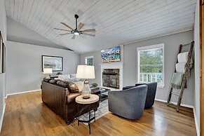 Gorgeous Home on Wine Trail With Fire Pit!