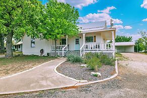Gorgeous Home on Wine Trail With Fire Pit!