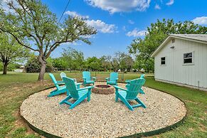 Gorgeous Home on Wine Trail With Fire Pit!
