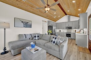 Heilung Haus With Sauna & Cowboy Pool - 20 Min to Fred