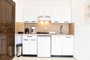 1 Bedroom Apartment Lambisea