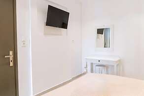 1 Bedroom Apartment Lambisea