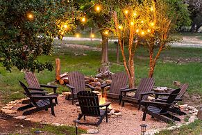 Luxurious Haus With Firepit & Cowboypool - 6 Mins to Fred