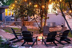 Luxurious Haus With Firepit & Cowboypool - 6 Mins to Fred