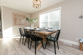 Luxurious Haus With Firepit & Cowboypool - 6 Mins to Fred