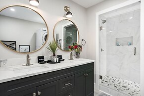 Luxurious Haus With Firepit & Cowboypool - 6 Mins to Fred