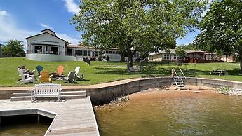 Luxurious Lakehouse With Indoor Pool-hot Tub-fire Pit