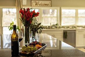 Luxurious Lakehouse With Indoor Pool-hot Tub-fire Pit