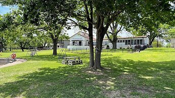 Luxurious Lakehouse With Indoor Pool-hot Tub-fire Pit