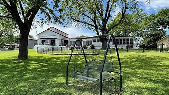 Luxurious Lakehouse With Indoor Pool-hot Tub-fire Pit