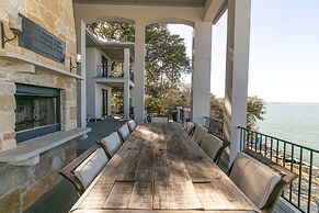 Lakefront Luxury-breathtaking Views-games-firepit