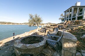 Lakefront Luxury-breathtaking Views-games-firepit