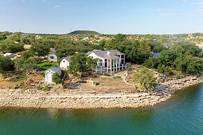 Lakefront Luxury-breathtaking Views-games-firepit