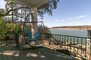 Lakefront Luxury-breathtaking Views-games-firepit