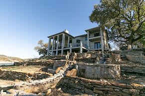 Lakefront Luxury-breathtaking Views-games-firepit