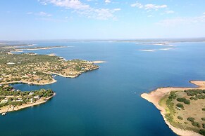 Lakefront Luxury-breathtaking Views-games-firepit