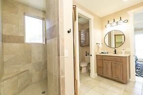 Lakefront Luxury-breathtaking Views-games-firepit