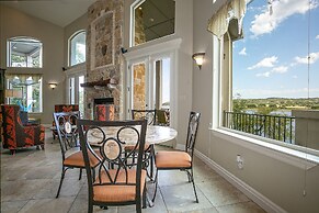 Lakefront Luxury-breathtaking Views-games-firepit