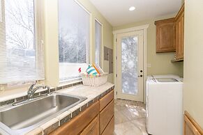 Lakefront Luxury-breathtaking Views-games-firepit