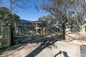 Lakefront Luxury-breathtaking Views-games-firepit