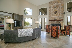 Lakefront Luxury-breathtaking Views-games-firepit