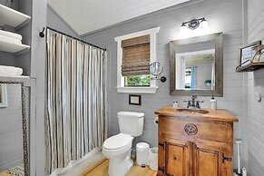 Luxurious Cottage on 3-acre's in Fred Wine Country