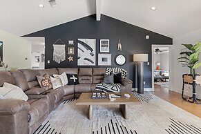 Lakefront Paradise With Firepit
