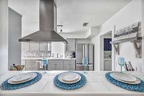 Lakefront Paradise With Firepit