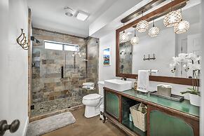 Lakefront Paradise With Firepit