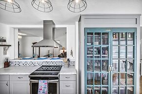 Lakefront Paradise With Firepit