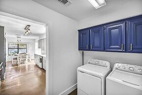 Lakefront Paradise With Firepit