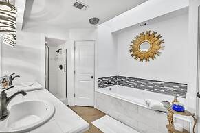 Lakefront Paradise With Firepit