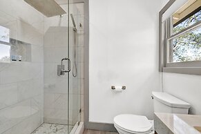 Brand New Private Pool and Hot-tub Near Main!