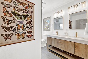 Brand New Private Pool and Hot-tub Near Main!