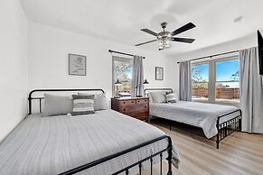 Brand New Private Pool and Hot-tub Near Main!